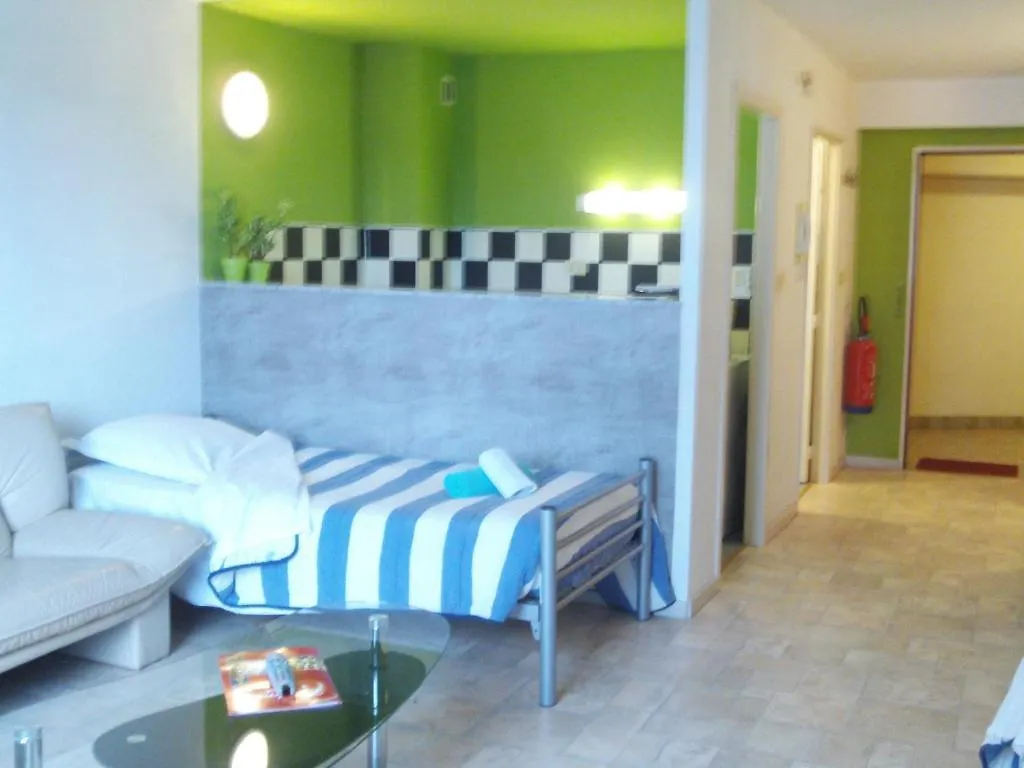 Apartotel Des Jardins De La Fontaine Qui Bout Charleroi 0*,